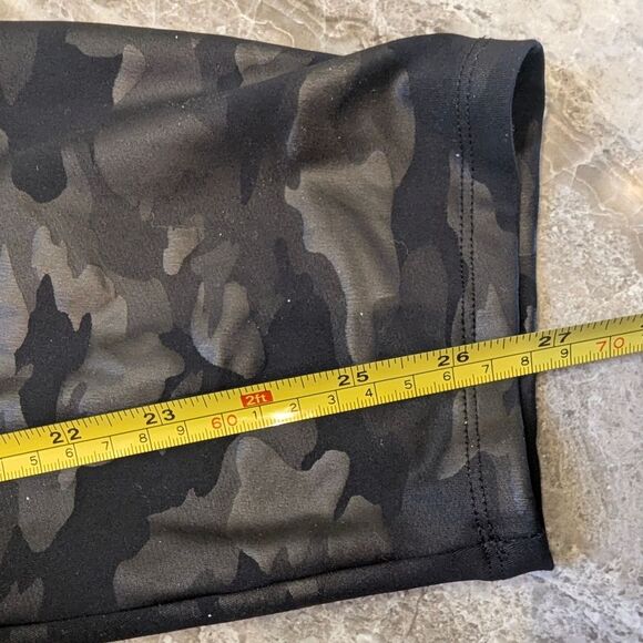 Simply Vera Wang High Rise Camo Black Faux Leather Leggings Plus Size 2X Shaping - Picture 9 of 9